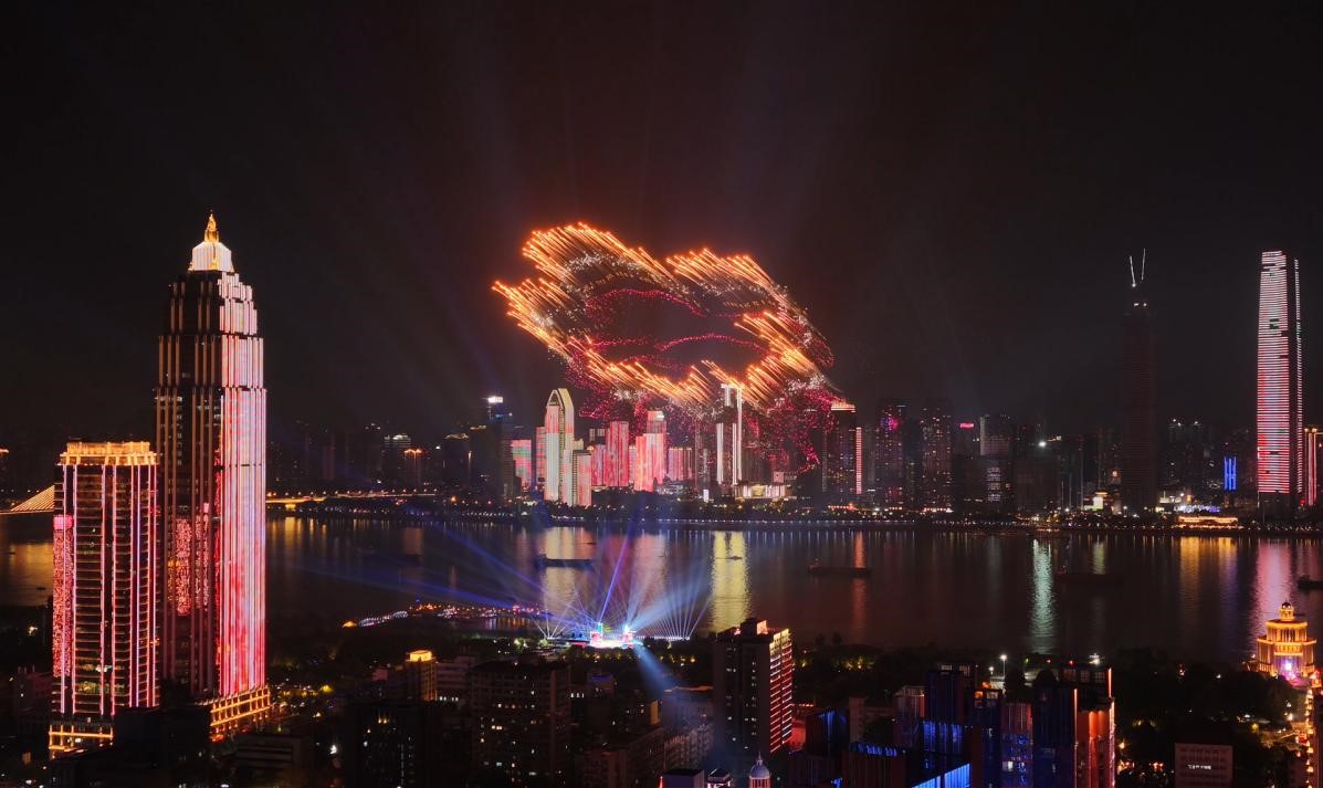 光影织就江城梦，科技赋能夜武汉 —— 飞虎烟花2025武汉无人机烟花秀案例